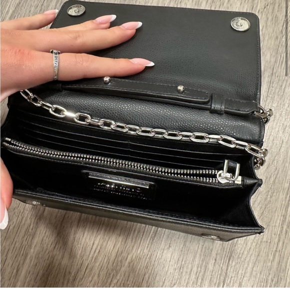 Valentino crossbody bag and sunglasses. - Picture 4 of 10